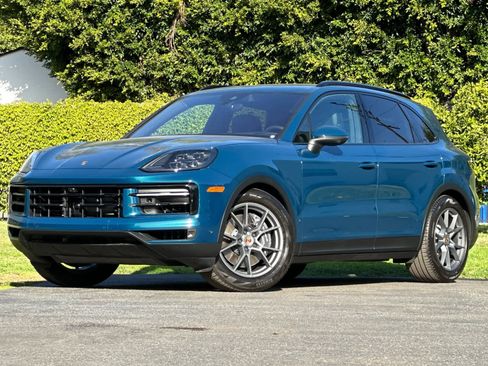 Certified 2025 Porsche Cayenne image 1