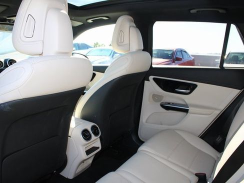 Used 2024 Mercedes-Benz GLC 300 4MATIC image 9