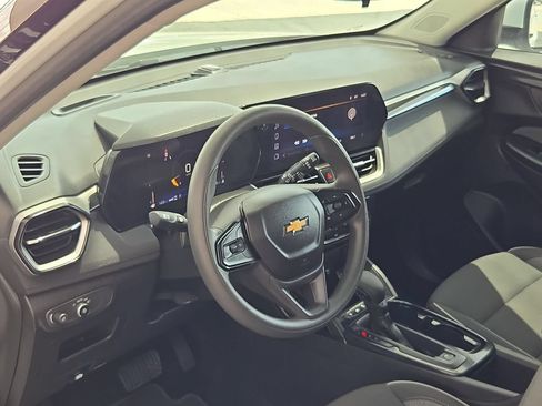 Used 2025 Chevrolet TrailBlazer LT AWD/4WD image 26
