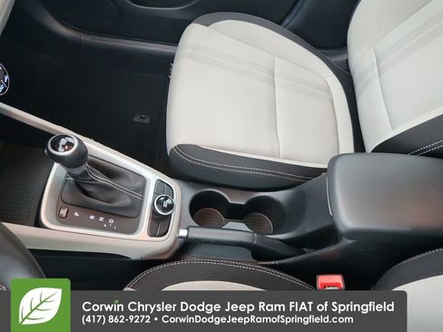 Used 2025 Hyundai Venue SEL FWD image 27
