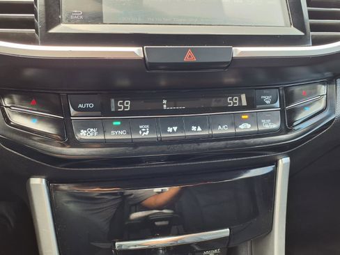 Used 2017 Honda Accord EX image 8