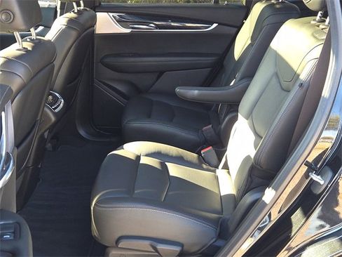 Used 2023 Cadillac XT6 Premium Luxury w/ Technology Package image 17