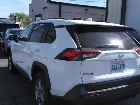 Used 2024 Toyota RAV4 XLE FWD image 5