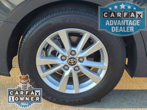 Used 2025 Toyota Camry LE image 3