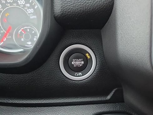 Used 2022 RAM 1500 Big Horn AWD/4WD image 30