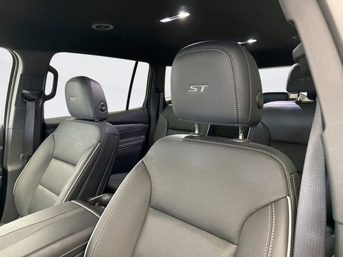 Used 2025 Buick Enclave Sport Touring image 9