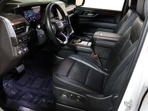 Used 2025 GMC Yukon XL Denali AWD/4WD image 13