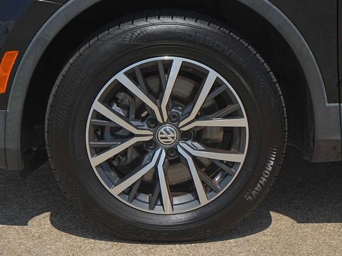 Used 2020 Volkswagen Tiguan SE w/ Panoramic Sunroof Package FWD image 7