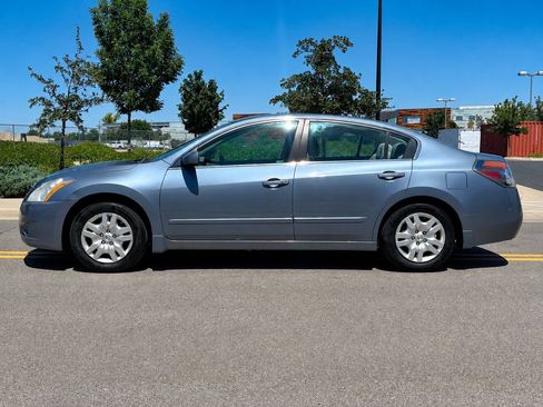 Used 2010 Nissan Altima 2.5 S FWD image 2