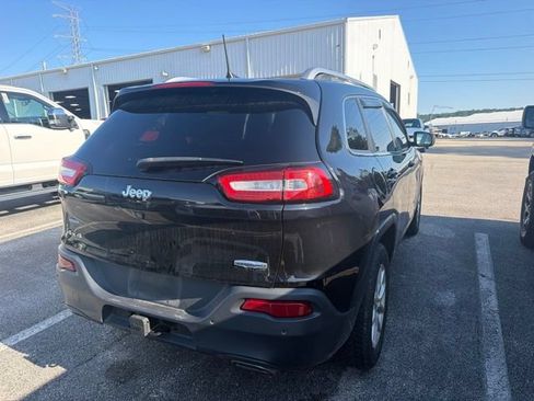 Used 2018 Jeep Cherokee Latitude Plus w/ Cold Weather Group AWD/4WD image 4