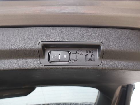 Certified 2023 Ford Explorer XLT w/ Equipment Group 202A AWD/4WD image 18