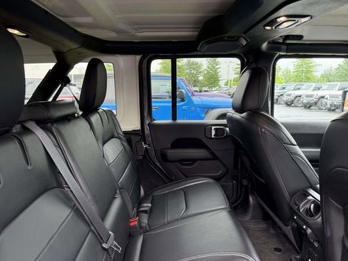 Used 2023 Jeep Wrangler Unlimited Sahara w/ Cold Weather Group AWD/4WD image 16