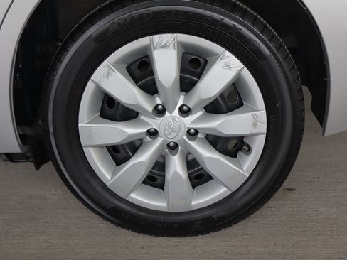 Used 2016 Toyota Corolla LE FWD image 25