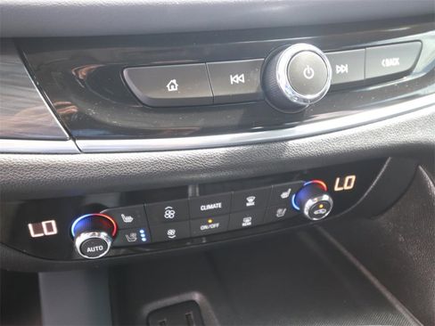 Used 2019 Buick Enclave Premium image 19