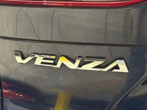 Used 2022 Toyota Venza XLE image 13