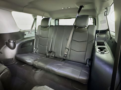 Used 2019 Cadillac Escalade ESV Luxury image 30