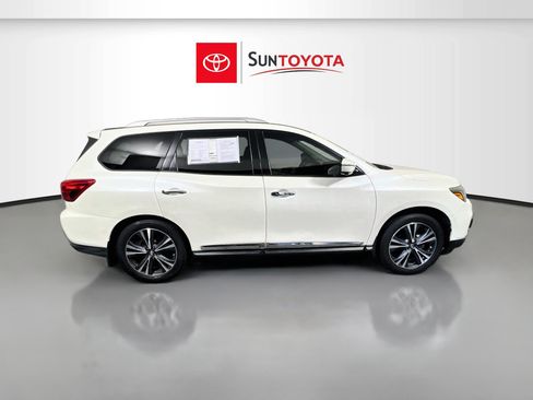 Used 2018 Nissan Pathfinder Platinum FWD image 2