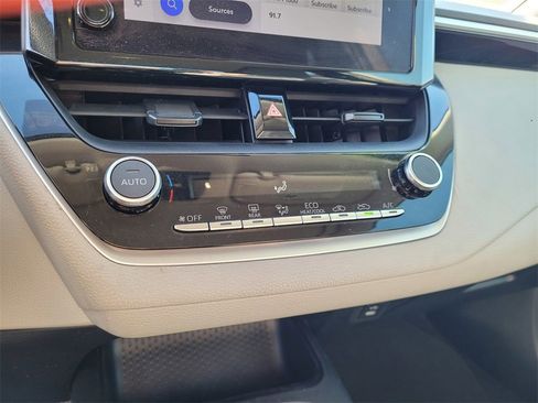 Used 2023 Toyota Corolla LE image 19