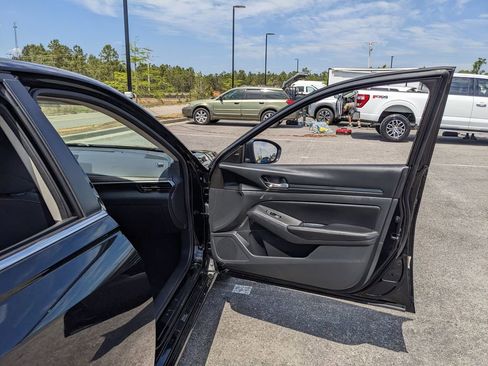 Used 2024 Nissan Altima 2.5 SV image 31