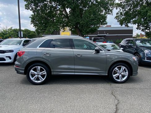 Used 2024 Audi Q3 2.0T Premium AWD/4WD image 2