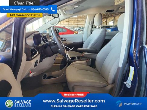 Used 2018 Chrysler Pacifica Touring Plus w/ Tire & Wheel Group FWD image 9