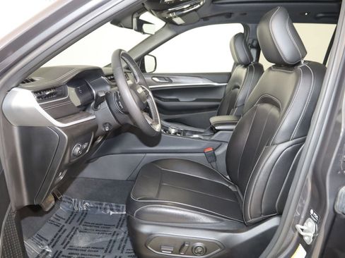 Used 2024 Jeep Grand Cherokee Limited w/ Luxury Tech Group II image 12