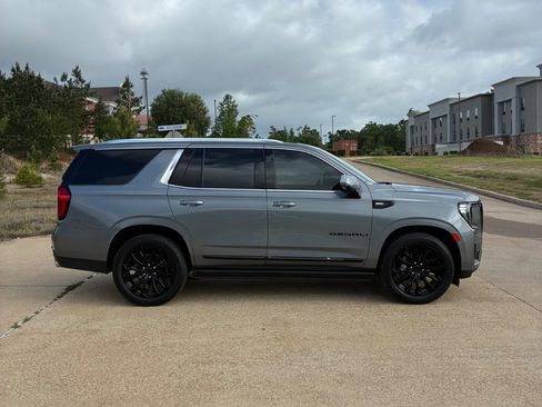 Used 2022 GMC Yukon Denali w/ Denali Premium Package AWD/4WD image 4