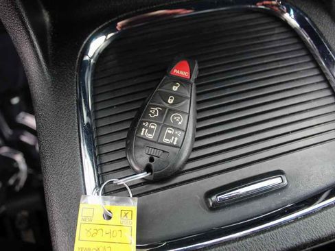 Used 2017 Dodge Grand Caravan SXT w/ Driver Convenience Group image 21