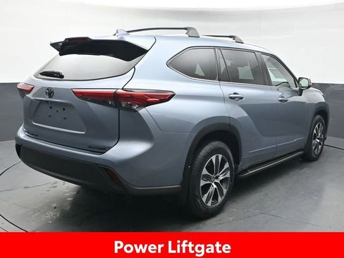 Used 2022 Toyota Highlander XLE image 7