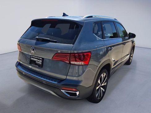 Used 2022 Volkswagen Taos SE FWD image 6
