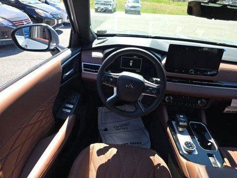 New 2025 Mitsubishi Outlander SEL image 12