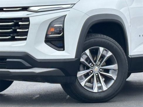 Used 2026 Chevrolet Equinox LT image 2