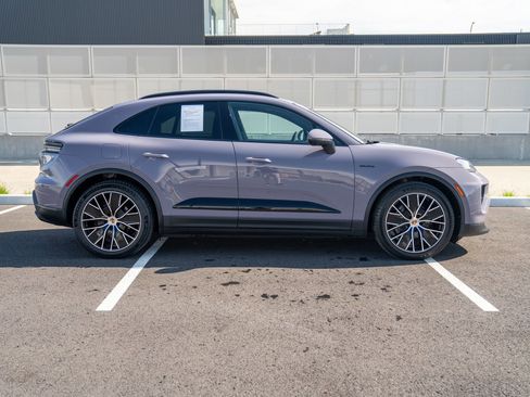 Certified 2025 Porsche Macan 4 Electric AWD/4WD image 8