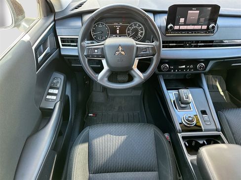 Used 2022 Mitsubishi Outlander ES image 20