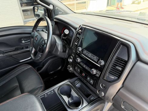 Used 2020 Nissan Titan PRO-4X w/ Pro-4x Convenience Package AWD/4WD image 17
