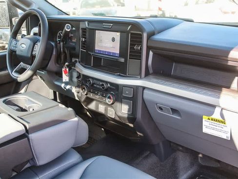 New 2025 Ford F250 XL w/ XL Chrome Package image 18