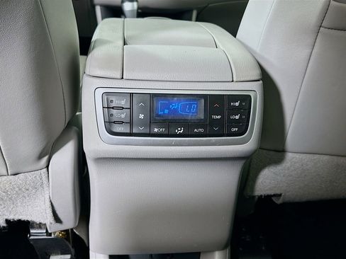 Used 2015 Toyota Highlander Limited image 25