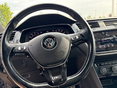 Used 2018 Volkswagen Tiguan SEL Premium w/ R-Line Package FWD image 15