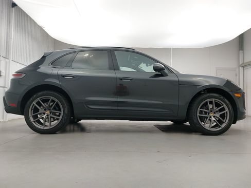 Certified 2026 Porsche Macan AWD/4WD image 8