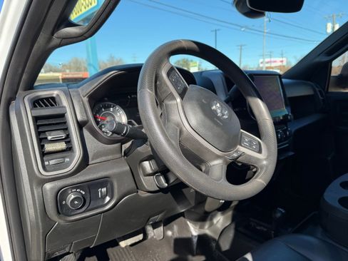 Used 2022 RAM 2500 Tradesman w/ Chrome Appearance Group AWD/4WD image 16