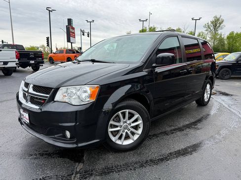 Used 2019 Dodge Grand Caravan SXT FWD image 3