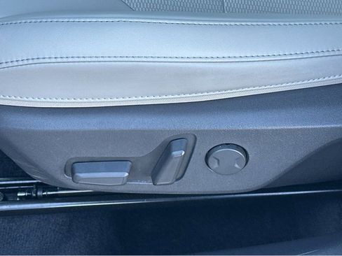 Certified 2025 Kia Niro EX image 32