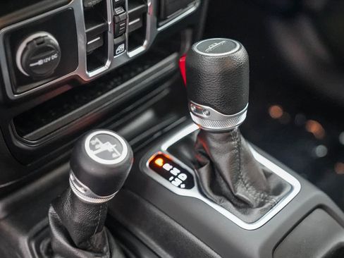 Used 2021 Jeep Gladiator Sport image 18