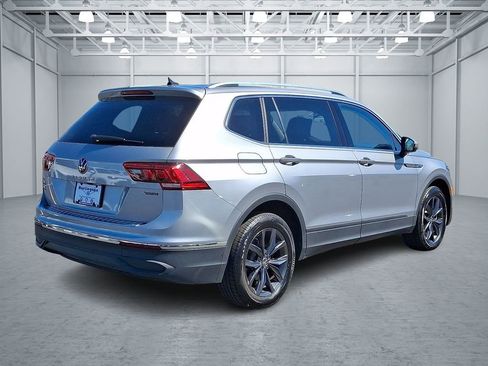 Certified 2023 Volkswagen Tiguan SE w/ Panoramic Sunroof Package AWD/4WD image 6