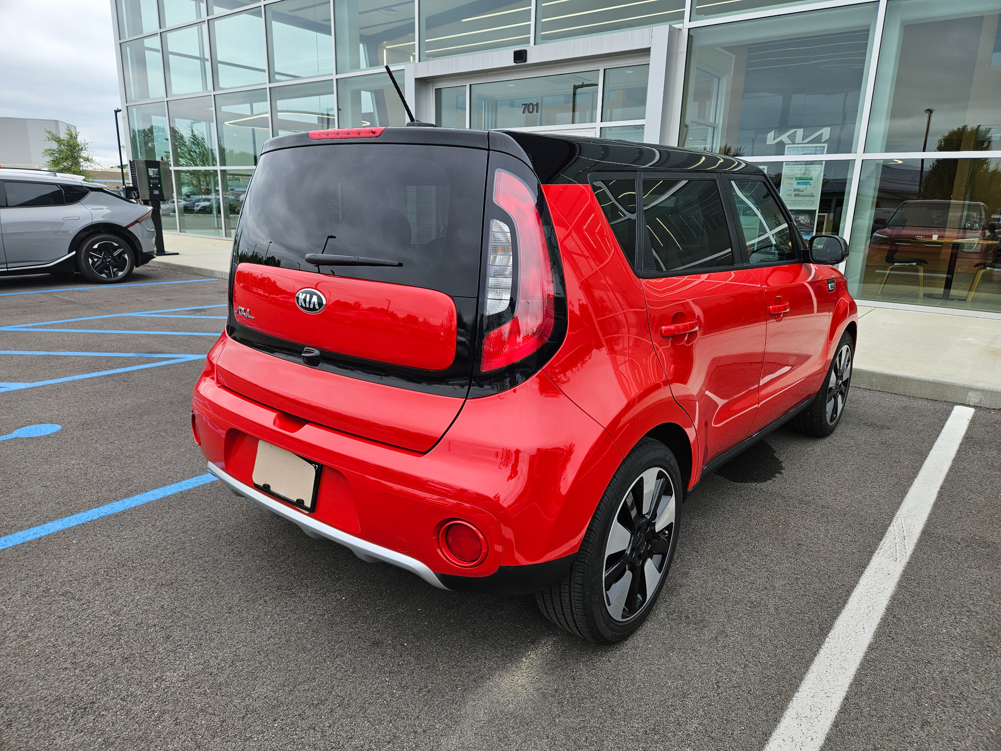 Used 2017 Kia Soul + w/ Designer's Package FWD image 7