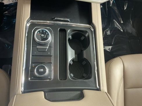 Used 2022 Ford Expedition XLT image 30