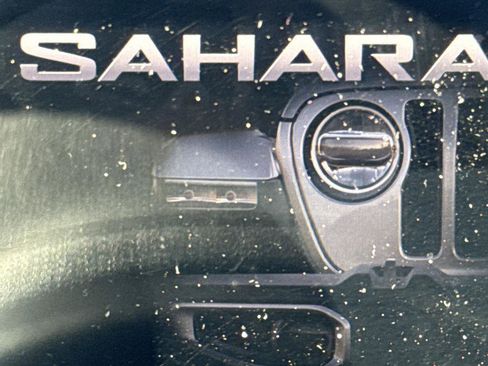 Used 2019 Jeep Wrangler Unlimited Sahara image 10