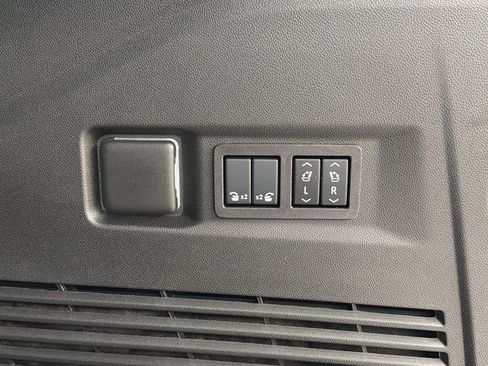 Used 2026 GMC Yukon Denali w/ Sun & Power Step Package image 18