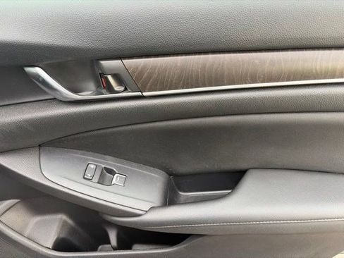 Used 2020 Honda Accord Touring image 38