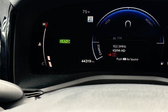 Used 2025 Toyota Camry LE FWD image 32